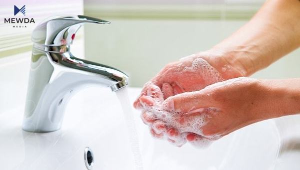 کۆرۆنا چەند کاتژمێر لەسەر پێستی مرۆڤ دەمێنێتەوە؟