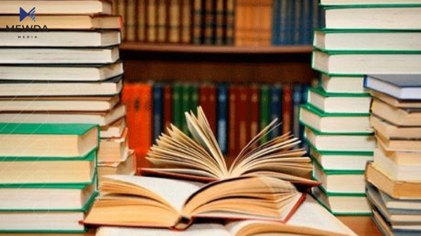 تەمەنی 10 ساڵە و دوو کتێبی نووسیوە