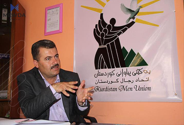 سكرتێری یهكێتی پیاوان بهنهێنی هاوسهرگیری سێیهم دهكات