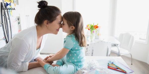 ئەو پرسیارانەی گرنگە رۆژانە لە منداڵەکەتی بکەیت