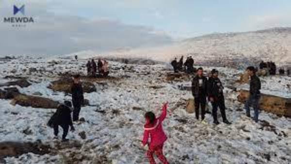 بەفر بارین؛  ناوچە گەشتیارییەکان قەرەباڵغ دەکاتەوە