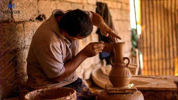 بەوێنە، دروستکردنی گۆزە و کوپ مەرکانە بە قوڕ لە قەزای دوزخورماتوو