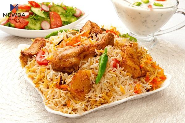 برنجی زەعفەران بە مریشکی برژاوەوە ئامادەبکە