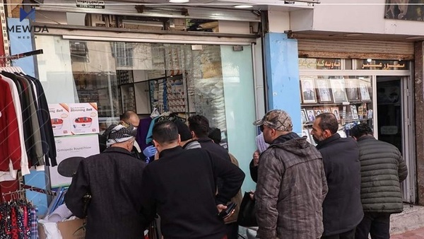 دەمامك... قۆرخكاری دوكاندارەكان... دەمامكێك بە 10 تا 12 هەزار دینار فرۆشراوە