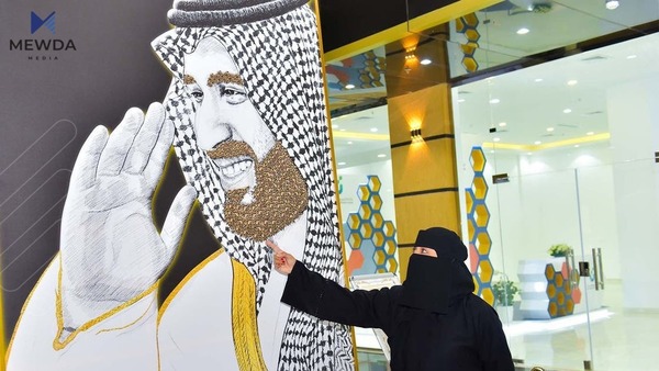 تابلۆیهكى شازادهى جێنیشینى سعودیه له ههنگ دروستدهكرێت