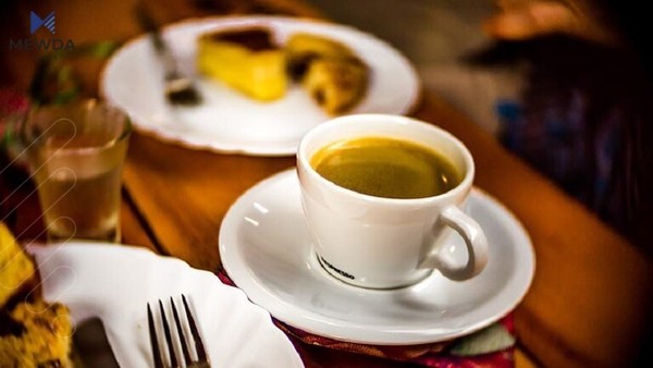 باشترین خواردنەوەكان بۆ ئەو كەسانە چین كێشە لە ریخۆڵەیاندا هەیە؟