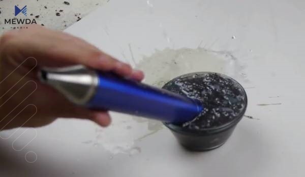 ئایفۆنەکەی هاڕی و کردی بە شەربەت و خواردییەوە