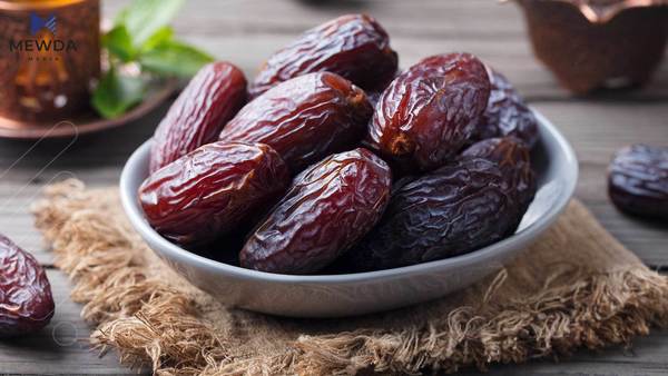 بۆچی گرنگە بەیانیان 7 دەنک خورما بخورێت؟