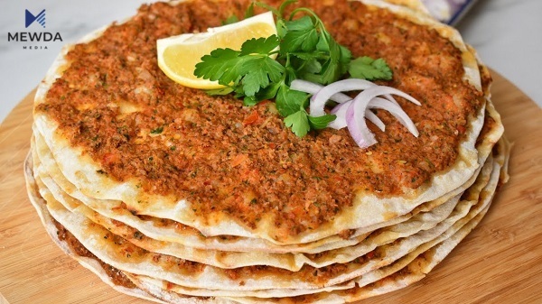 کولێرە بە قیمە؛ یەکێکە لەو جۆرە خواردنانەی کەسانێکی زۆر ئارەزووی دەکەن