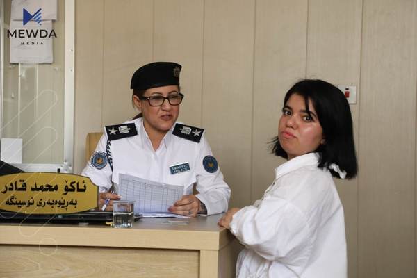 سلێمانی... بۆ یەکەمین جار خانمێکی کەمئەندام مۆڵەتی شۆفێریی وەرگرت