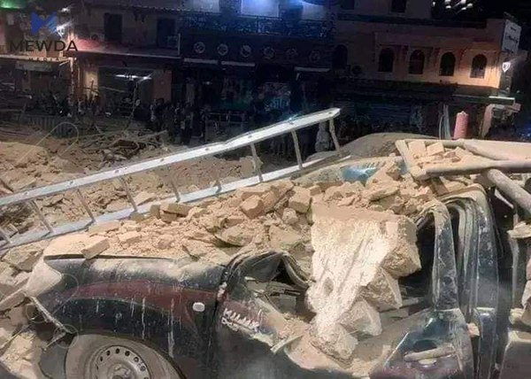 بەهۆی بومەلەرزەیەکەوە نزیکەی 300 کەس گیانیان لەدەستدا
