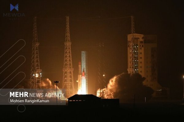 ئێران سێ مانگى دهستكردى دروستكراوى خۆى رهوانهى بۆشایی ئاسمانكرد