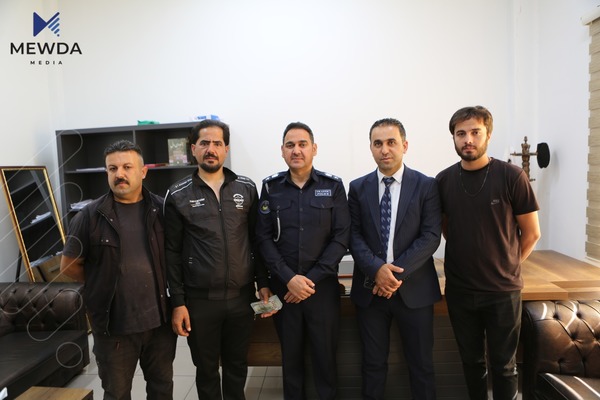 گەنجێک 10 هەزار دۆلار بۆ خاوەنەکەی دەگەڕێنێتەوە