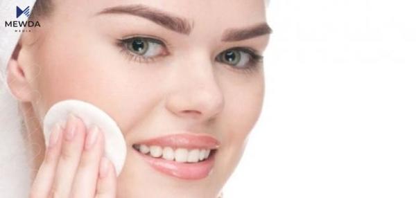 سەرەتا كرێمی دژە خۆر بەكاربهێنن پاشان ئارایشت بكەن