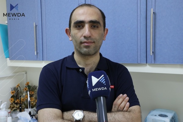 راستکردنەوەی ددانەکان و هۆلیود سمایل
